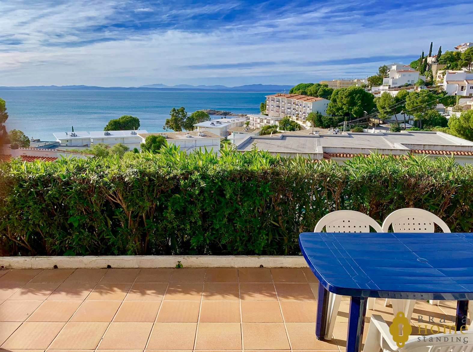 Precioso apartamento con vistas al mar, en venta en Rosas - Almadrava