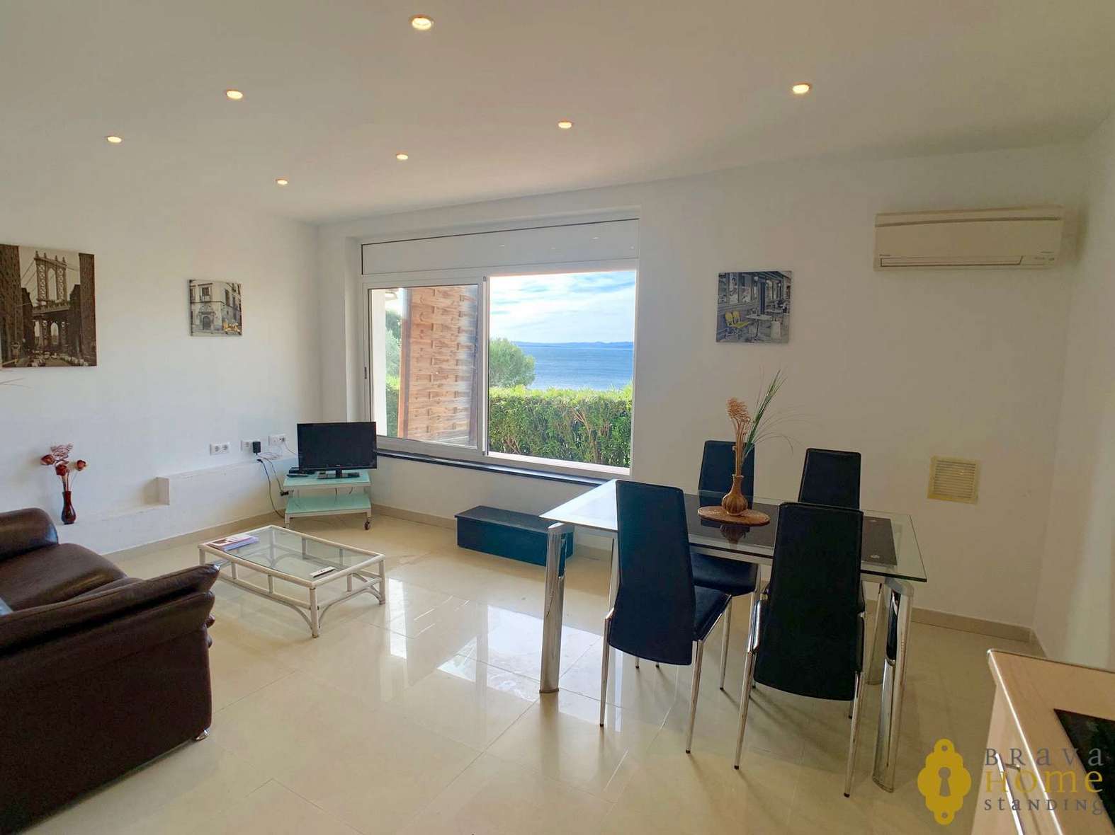 Beautiful apartment with sea view, for sale in Rosas - Almadrava