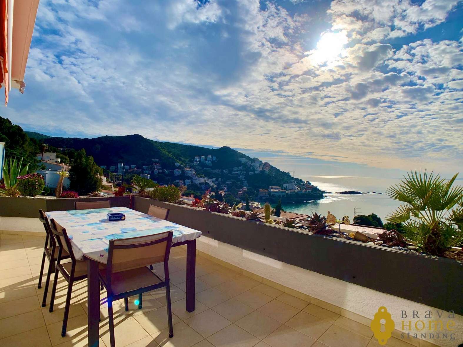 Appartement rénové avec vue mer à 2 minutes à pied de la plage de Canyelles