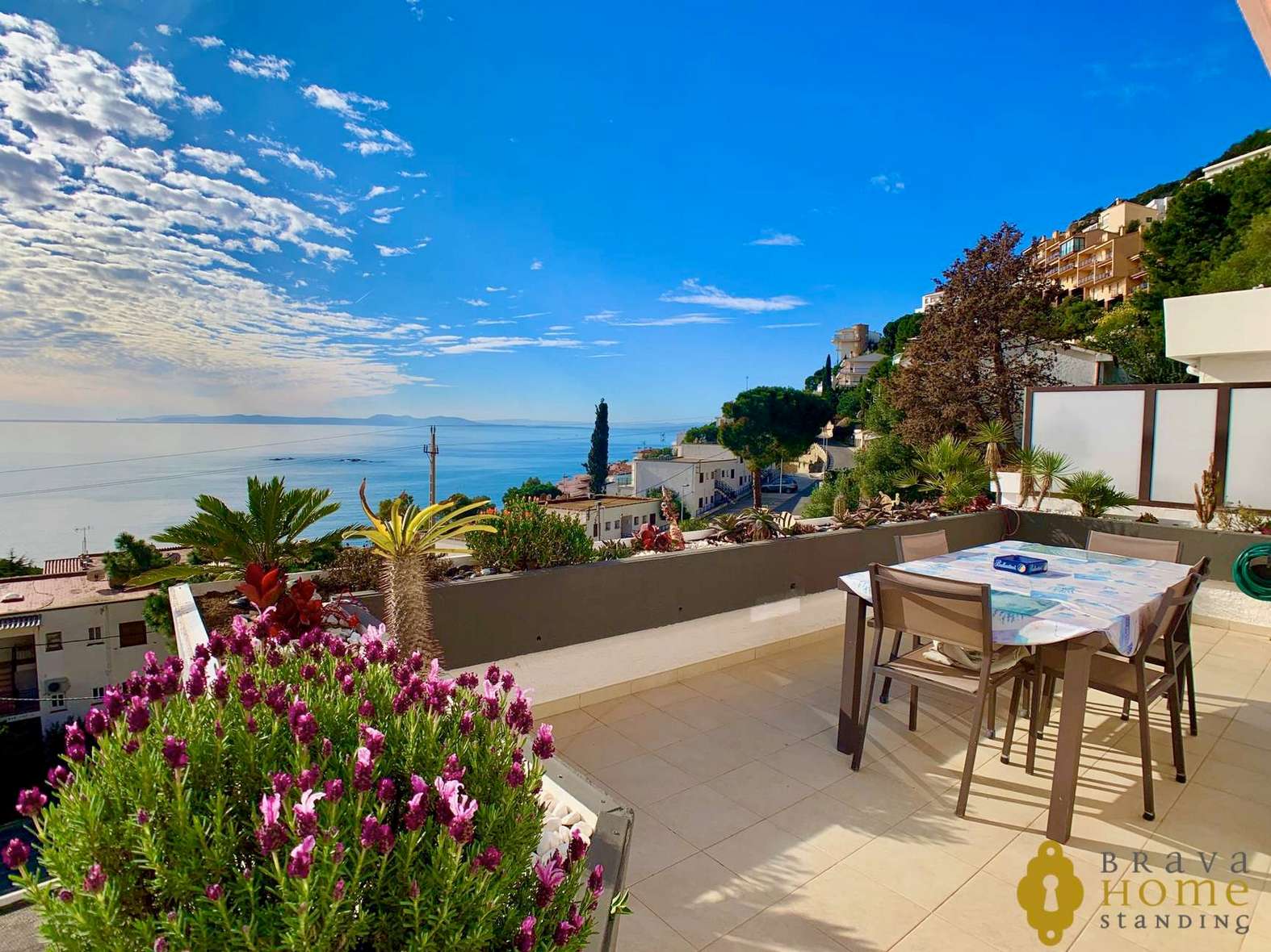 Appartement rénové avec vue mer à 2 minutes à pied de la plage de Canyelles