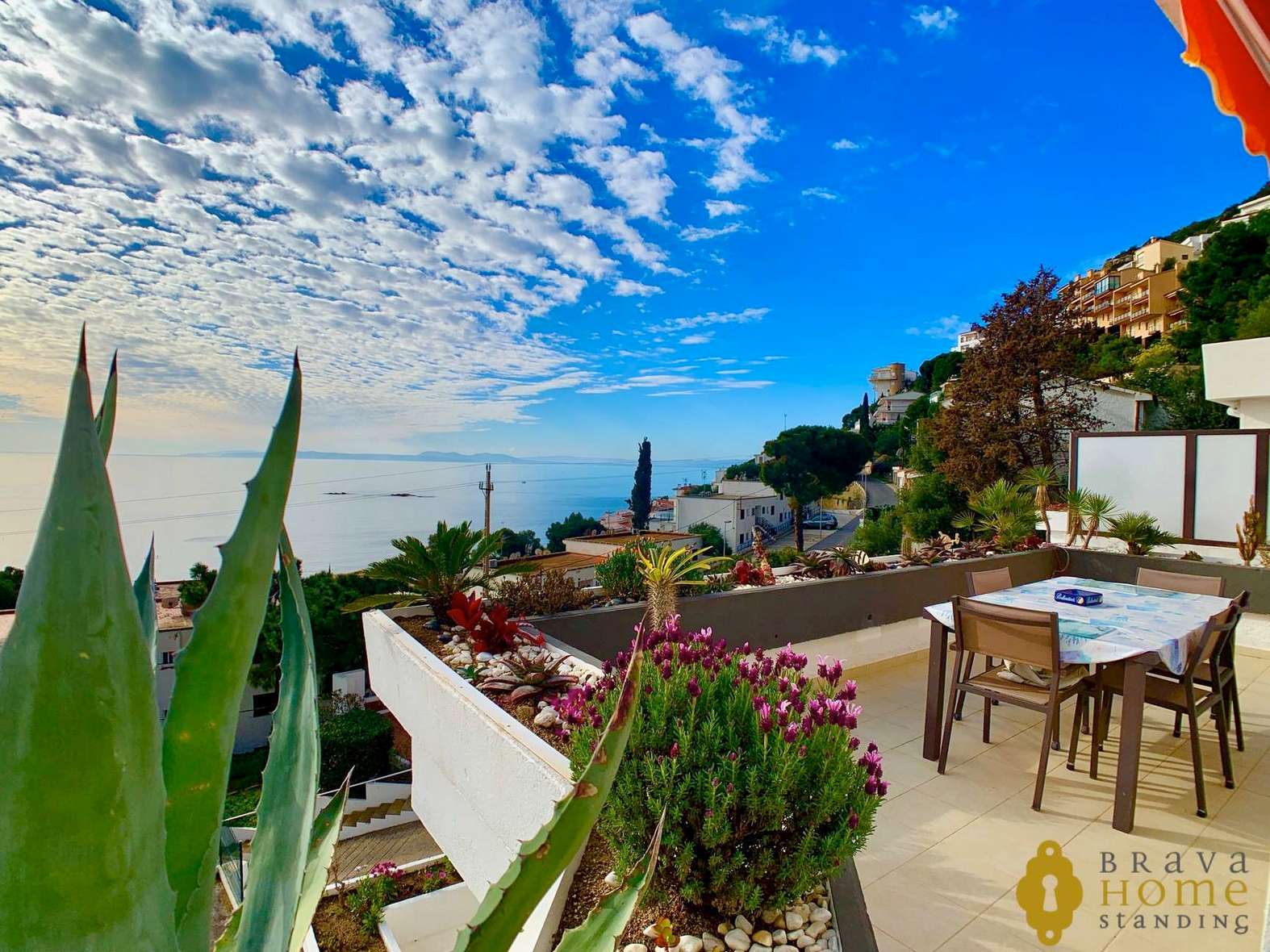 Appartement rénové avec vue mer à 2 minutes à pied de la plage de Canyelles