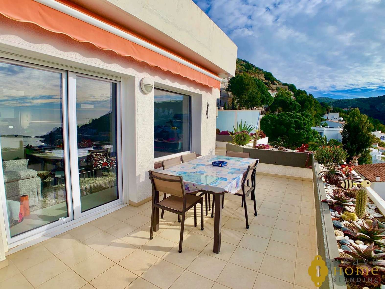 Appartement rénové avec vue mer à 2 minutes à pied de la plage de Canyelles