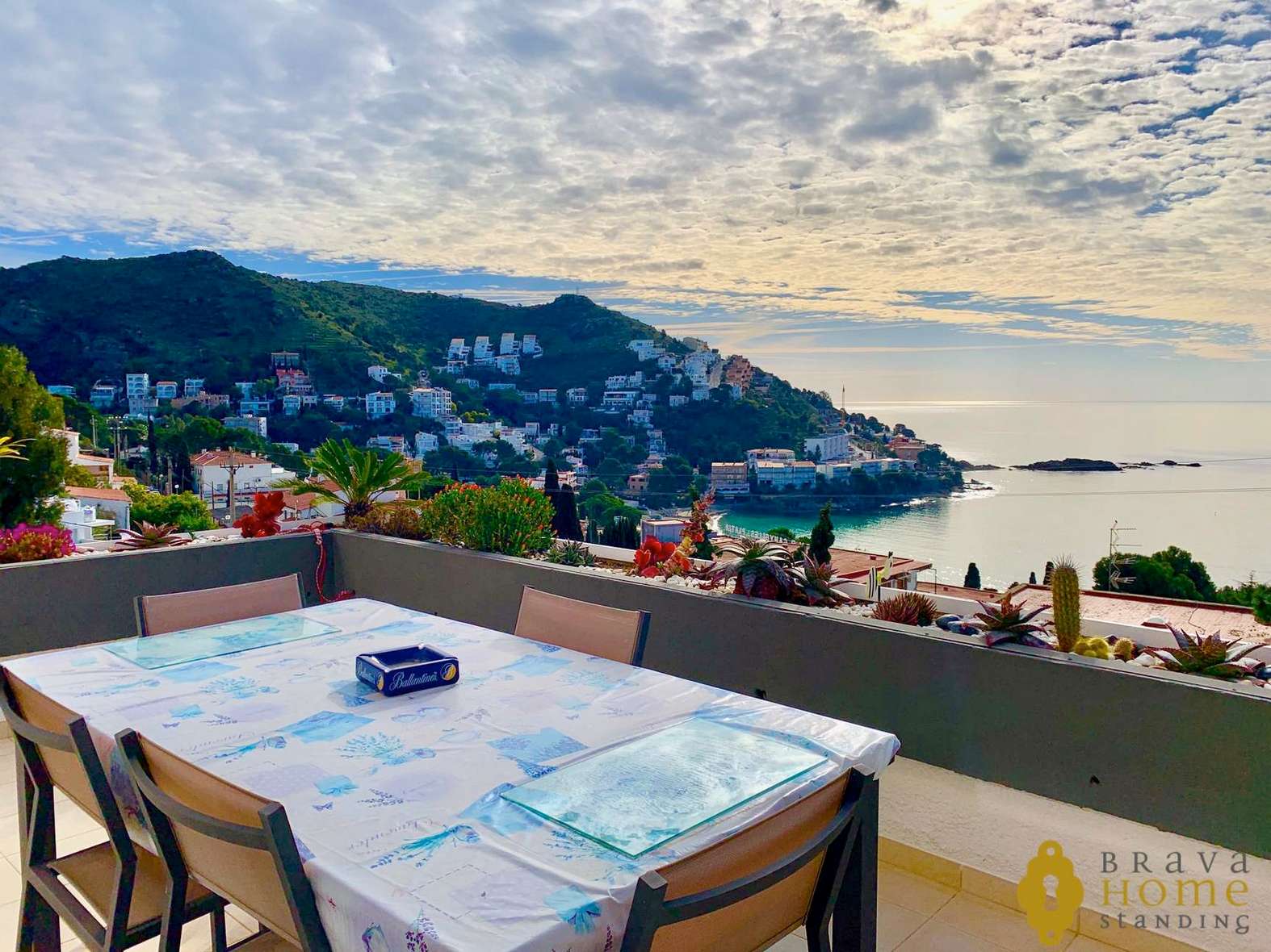 Appartement rénové avec vue mer à 2 minutes à pied de la plage de Canyelles