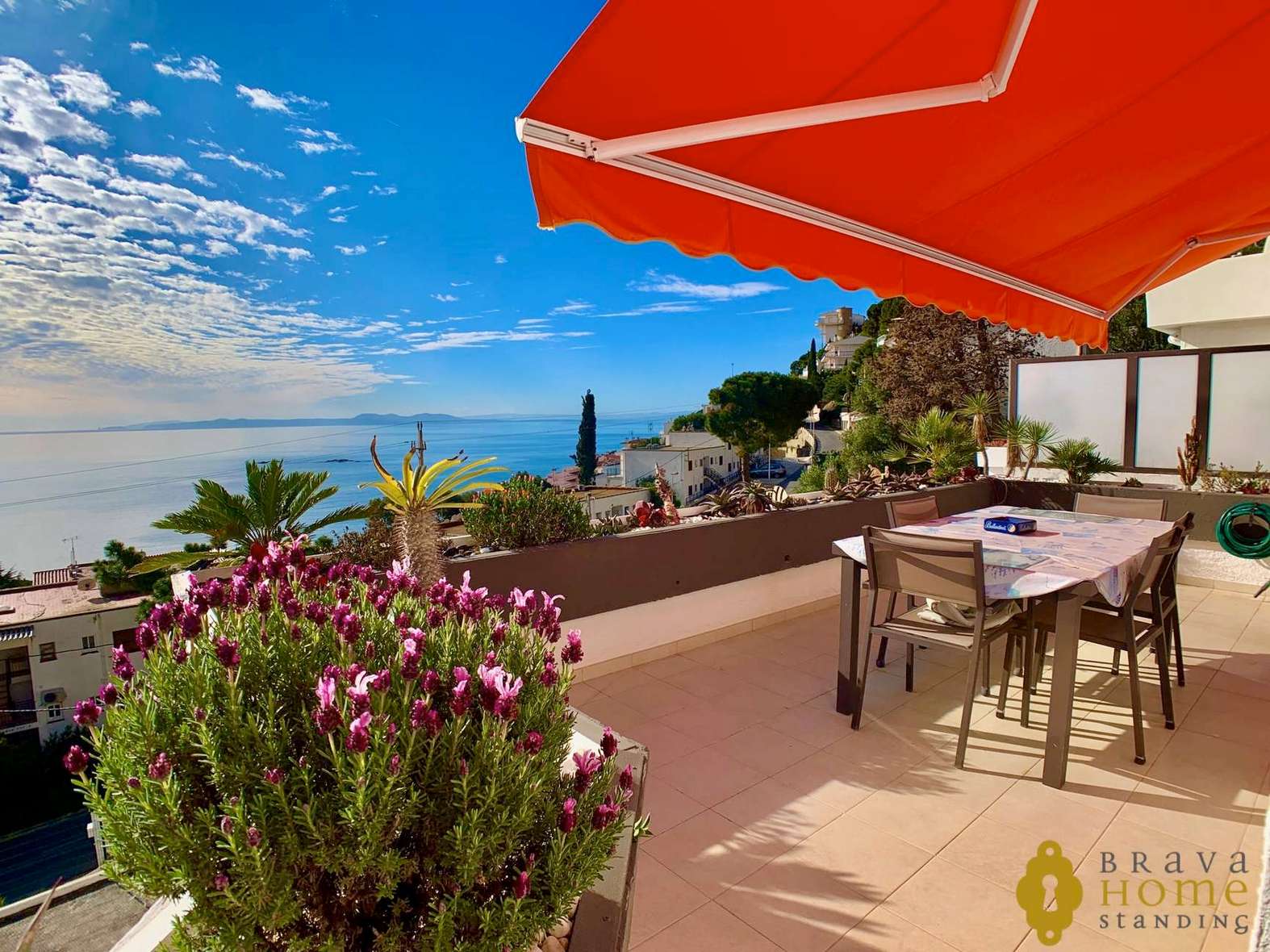 Appartement rénové avec vue mer à 2 minutes à pied de la plage de Canyelles