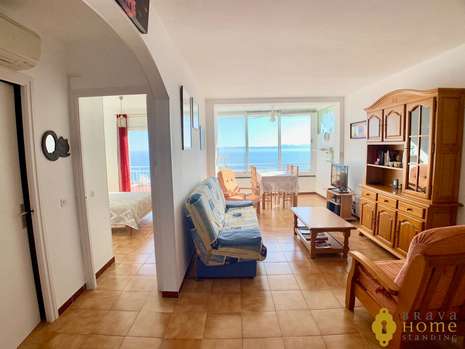 Bel appartement avec une superbe vue mer à vendre à Rosas Canyelles