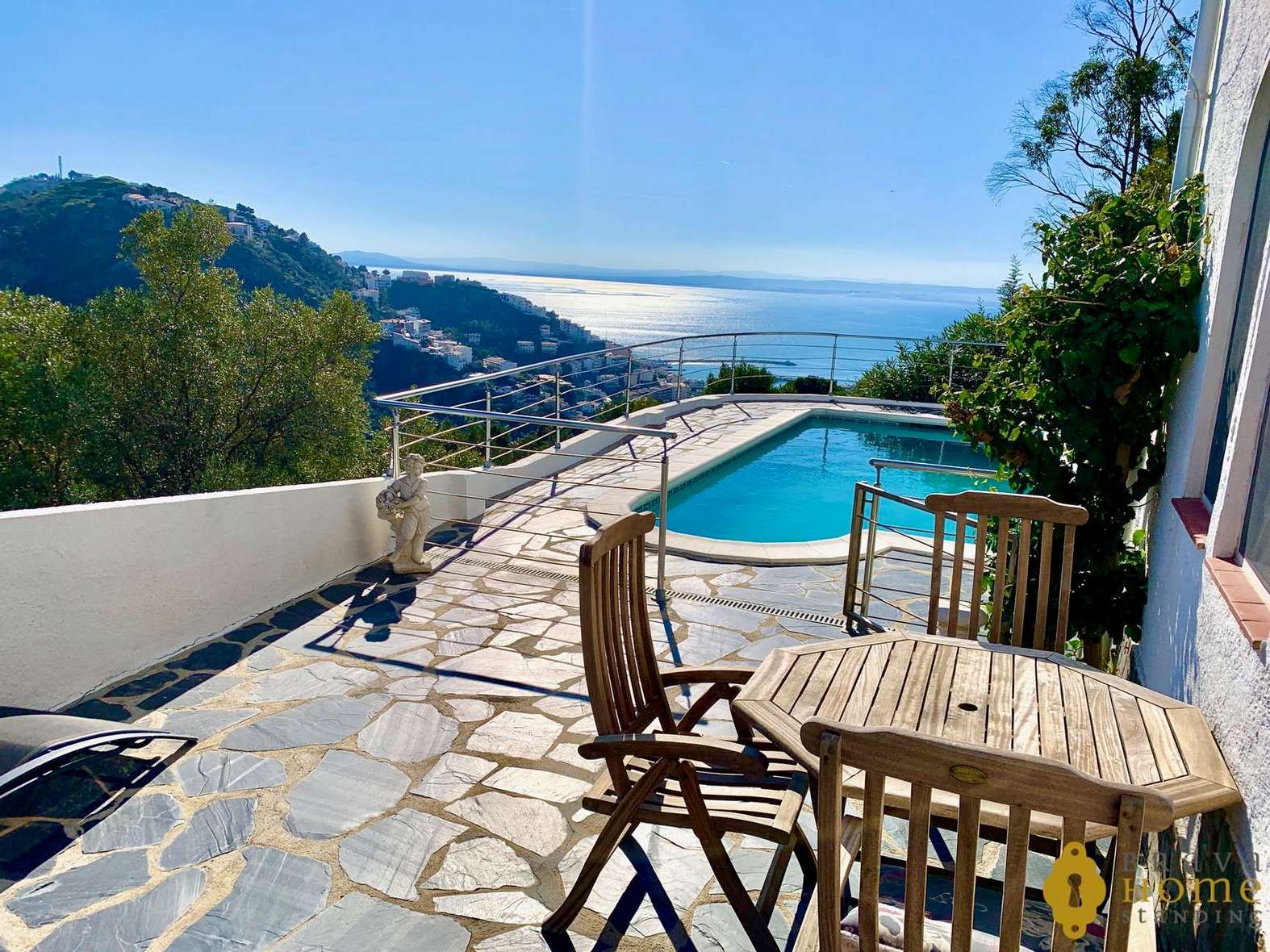 Preciosa casa con vistas al mar y piscina en venta en Rosas