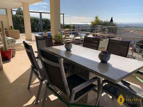 Splendid house with pool and views of the bay of Rosas for sale in Palau Saverdera