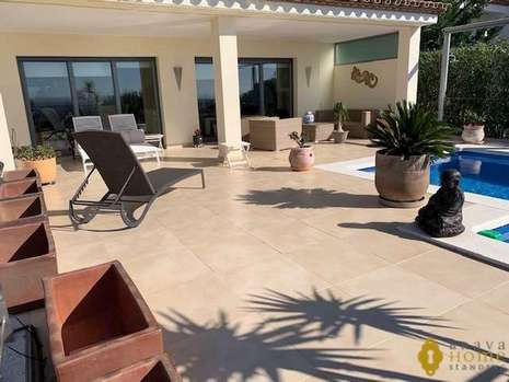 Splendid house with pool and views of the bay of Rosas for sale in Palau Saverdera