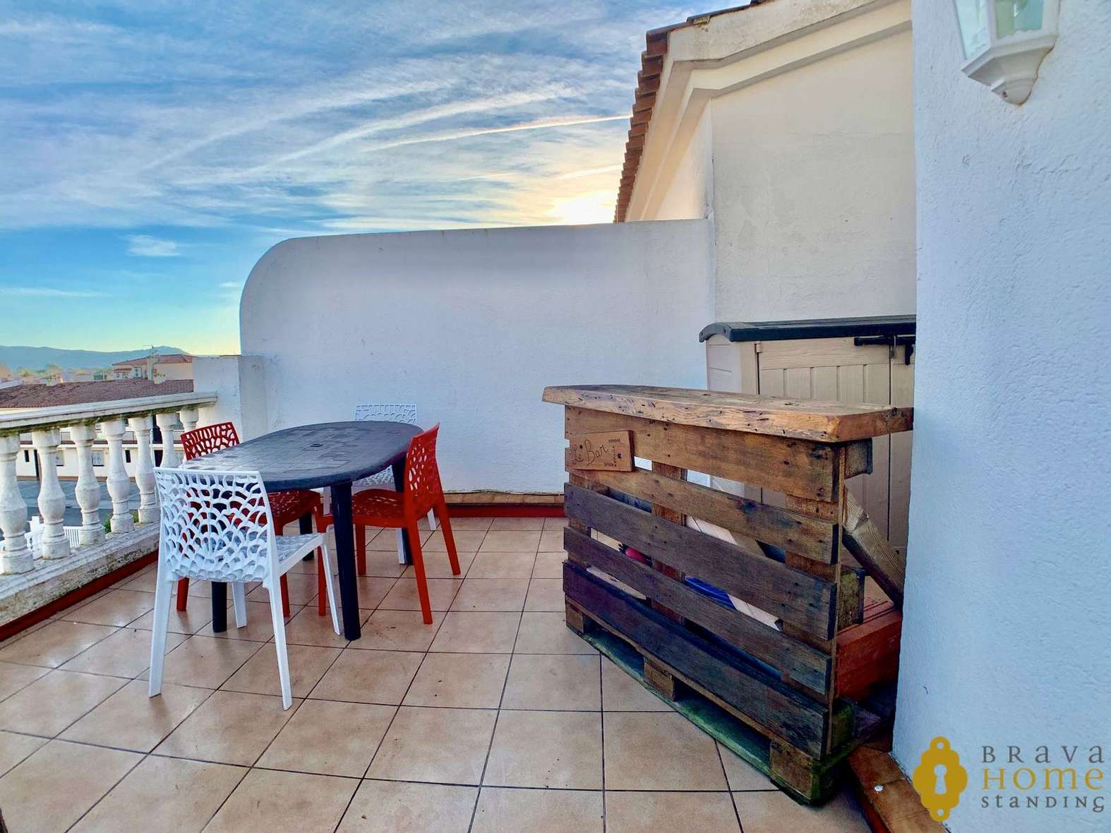 Beautiful apartment with 45m2 terrace and mooring for sale in Empuriabrava
