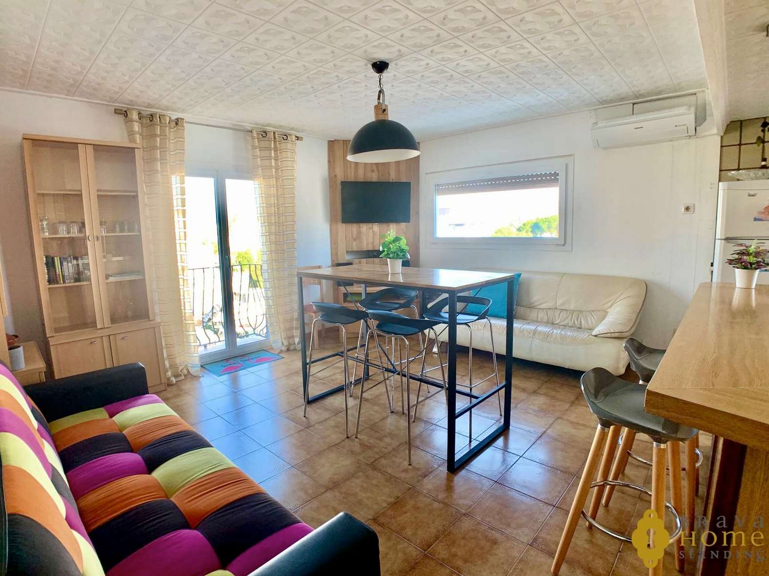 Beautiful apartment with 45m2 terrace and mooring for sale in Empuriabrava
