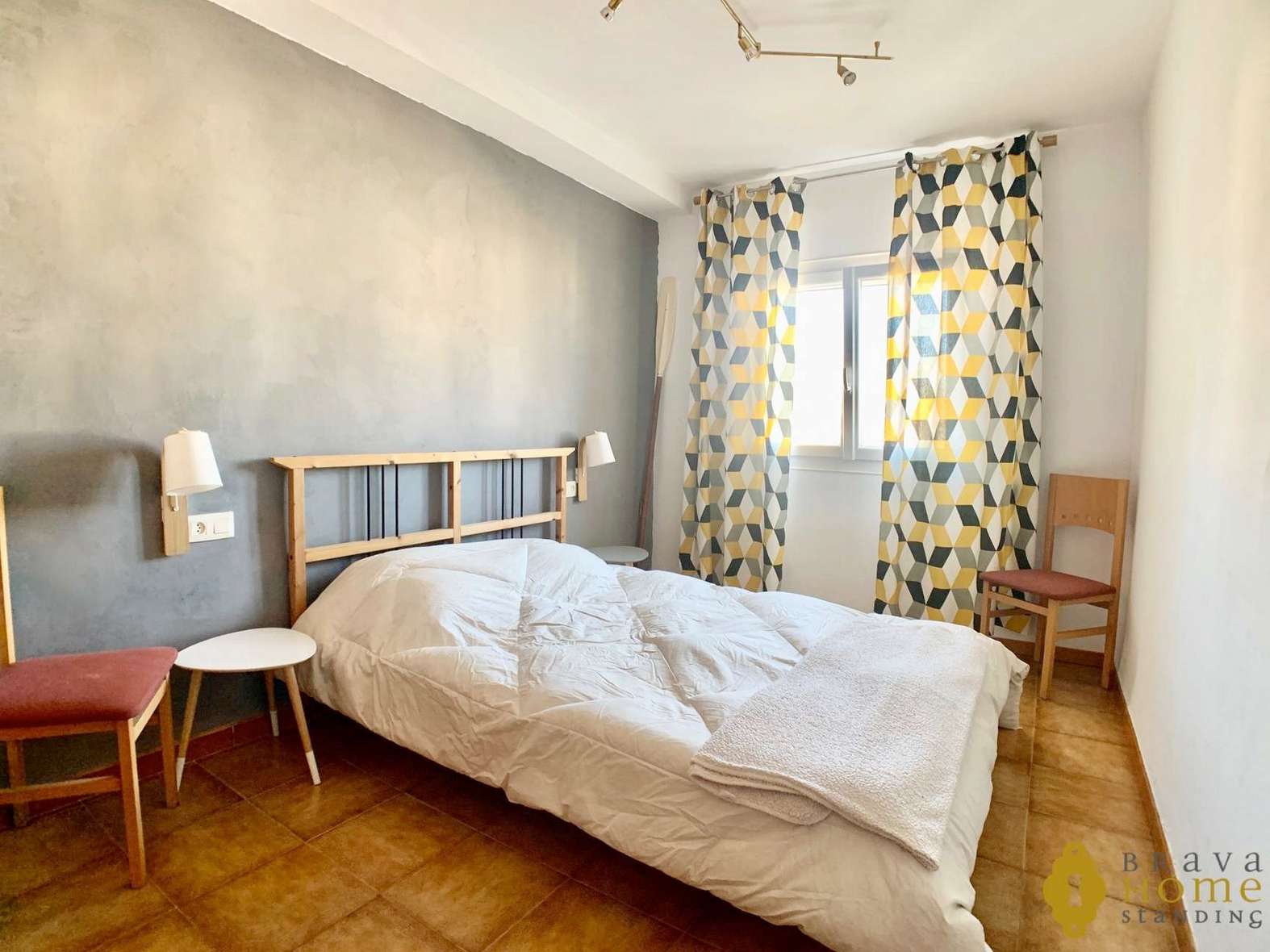 Beautiful apartment with 45m2 terrace and mooring for sale in Empuriabrava