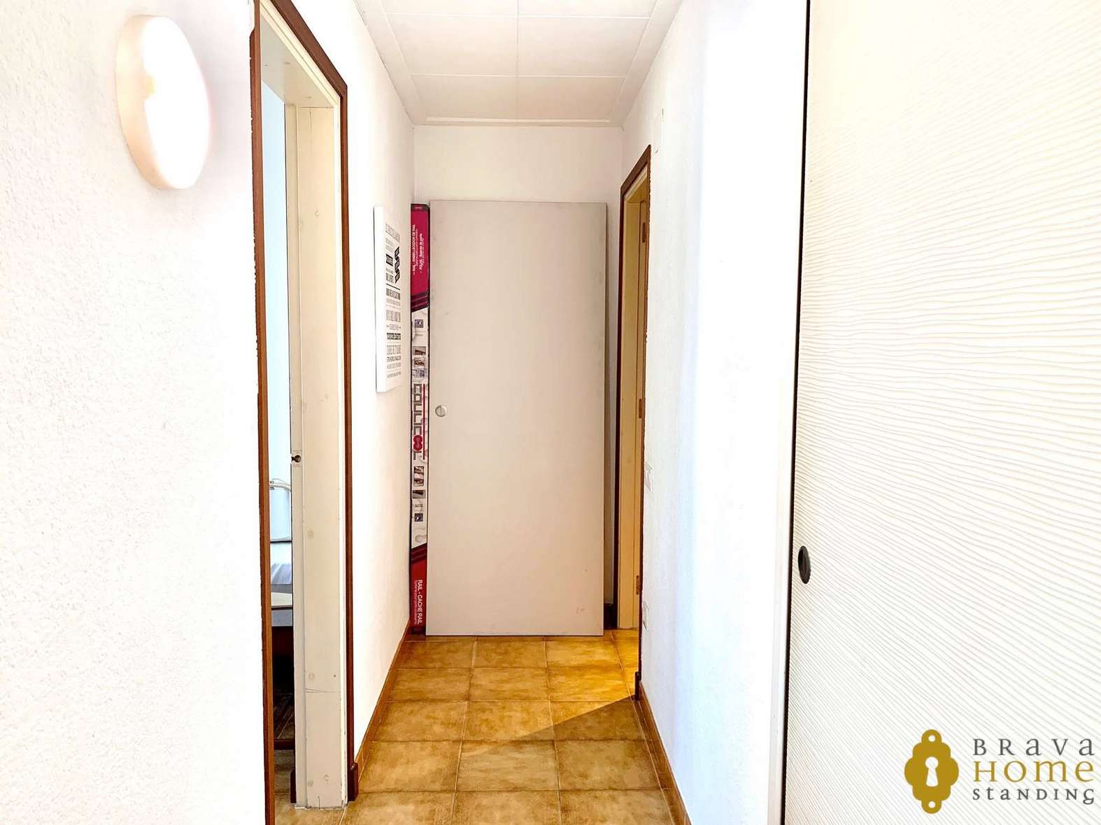 Beautiful apartment with 45m2 terrace and mooring for sale in Empuriabrava