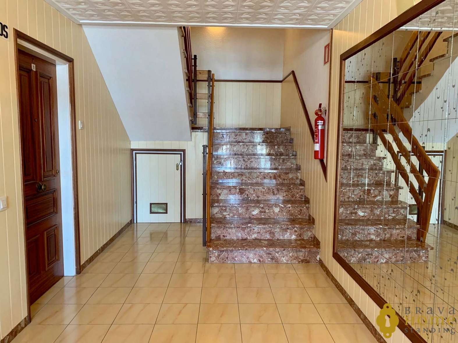 Beautiful apartment with 45m2 terrace and mooring for sale in Empuriabrava