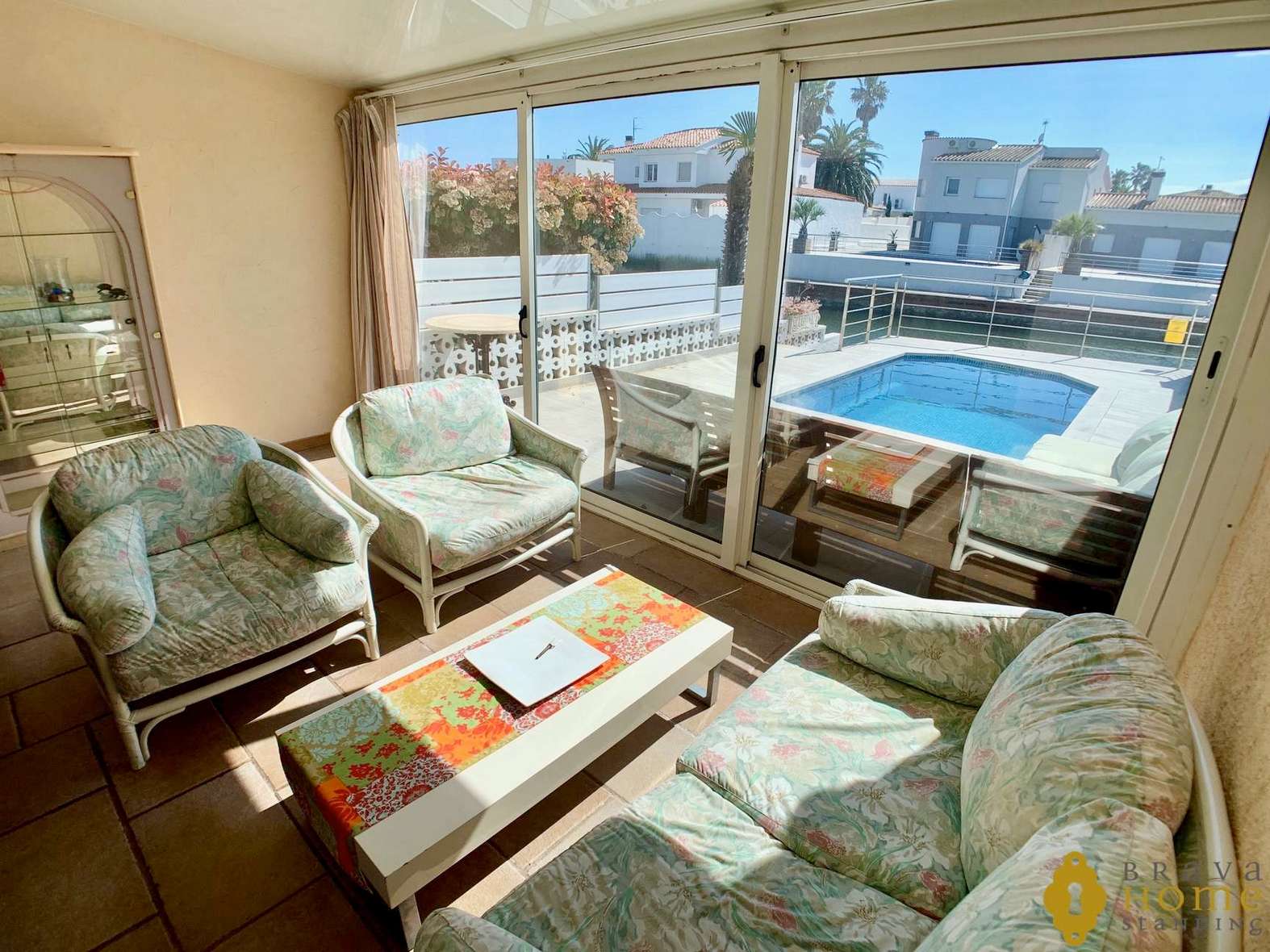 Bonita casa con piscina y amarre en venta en Empuriabrava