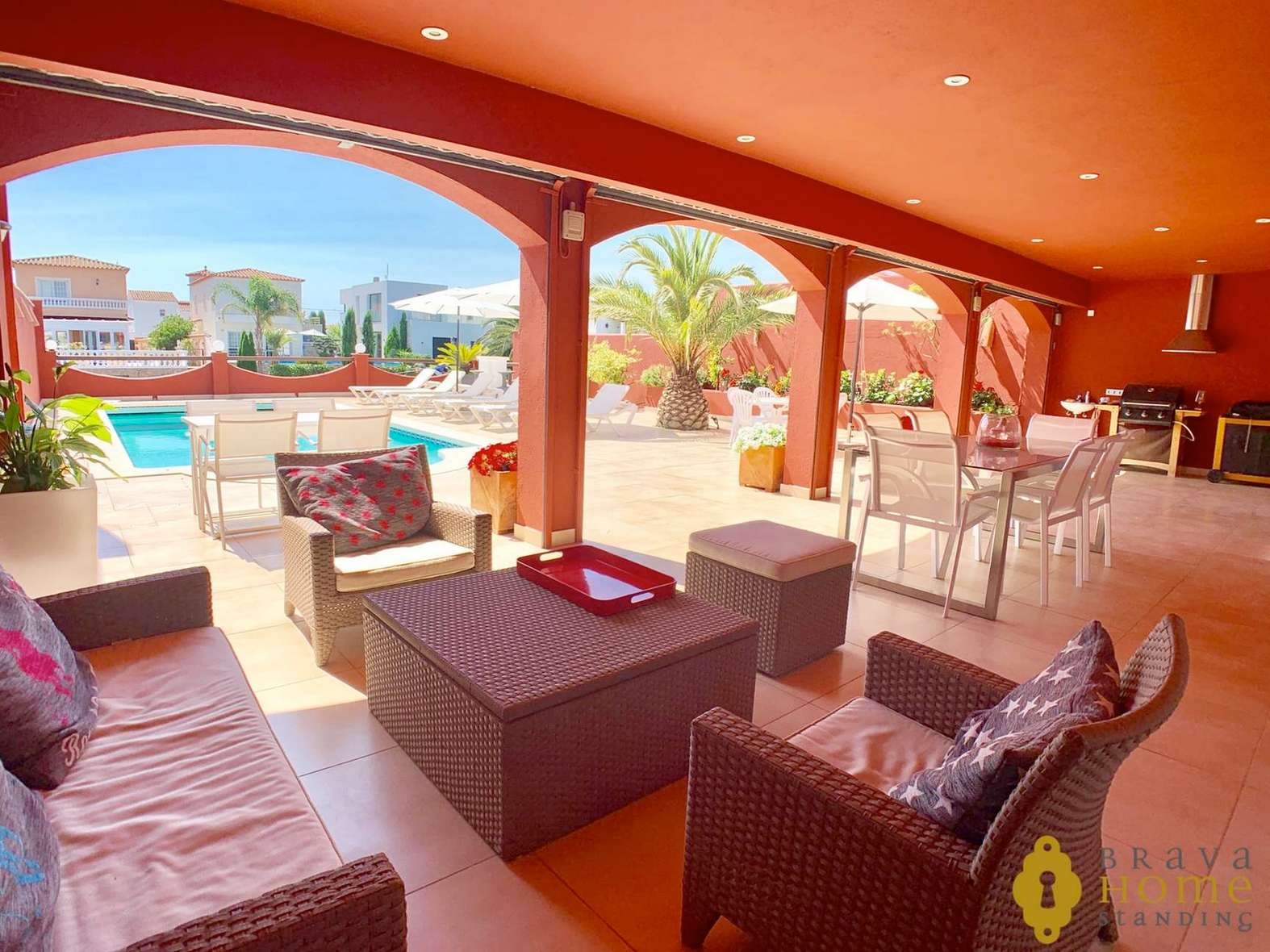 Magnificent villa with mooring on a wide canal and south oriented in Empuriabrava