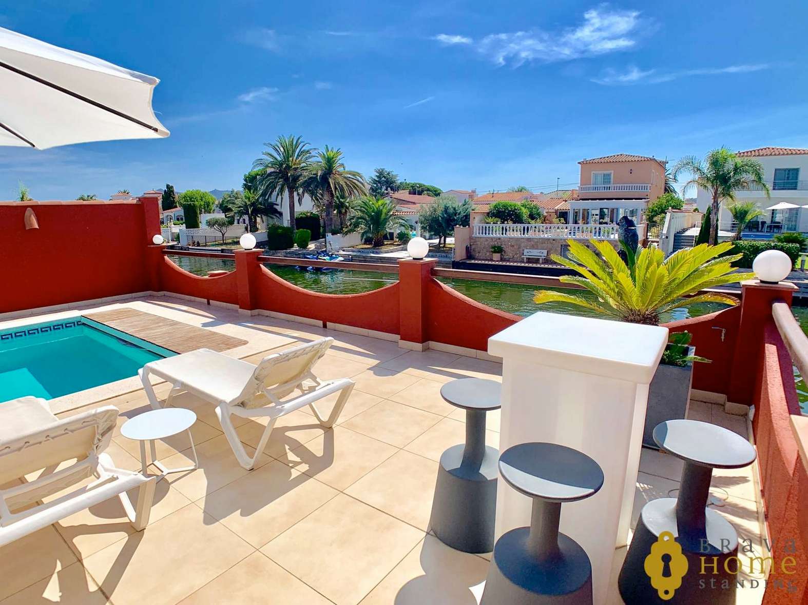 Magnificent villa with mooring on a wide canal and south oriented in Empuriabrava