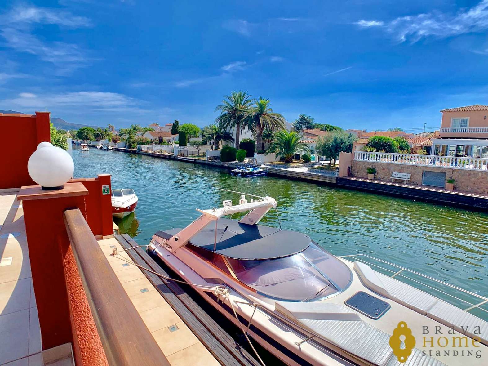 Magnificent villa with mooring on a wide canal and south oriented in Empuriabrava