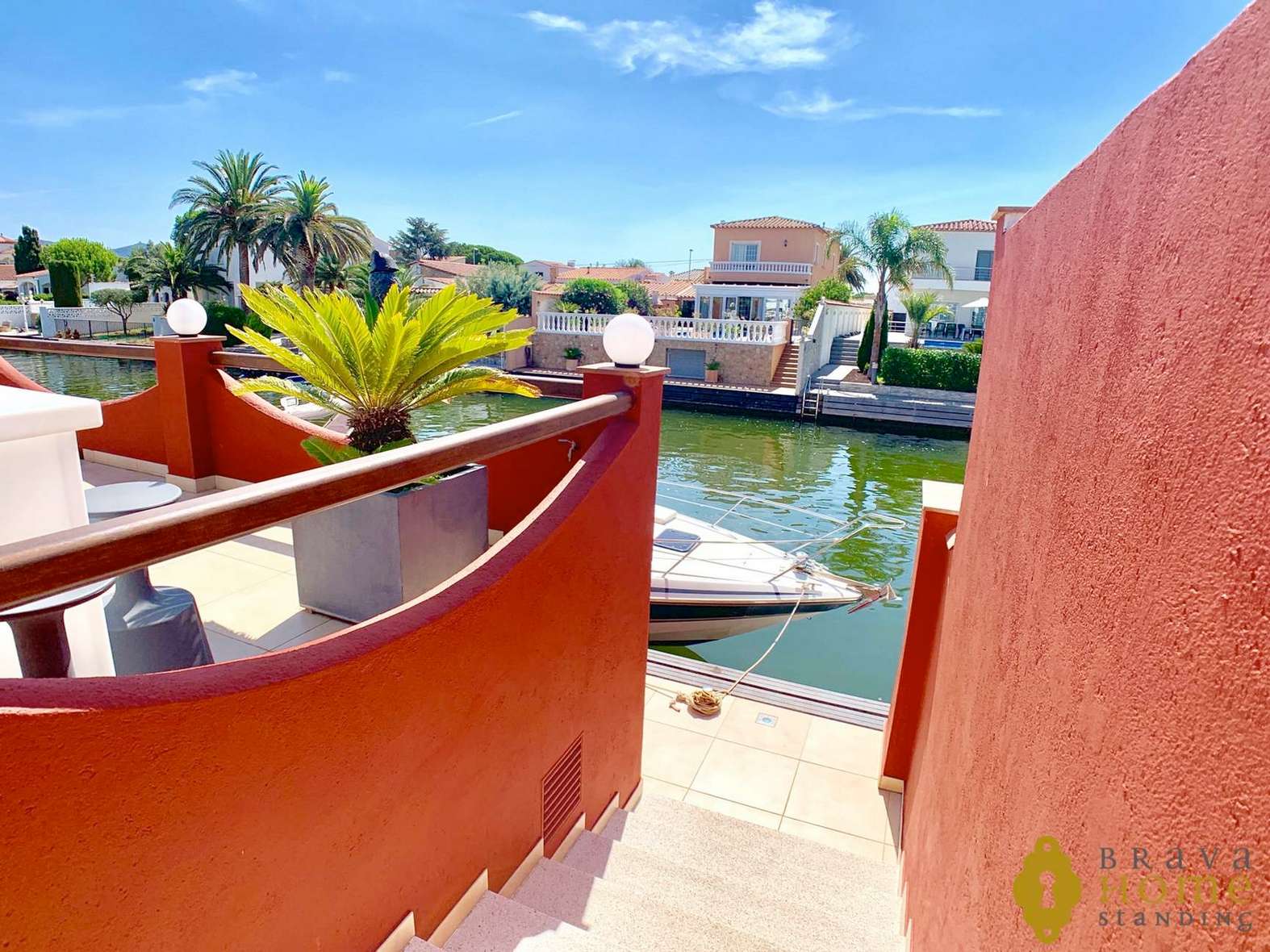 Magnificent villa with mooring on a wide canal and south oriented in Empuriabrava