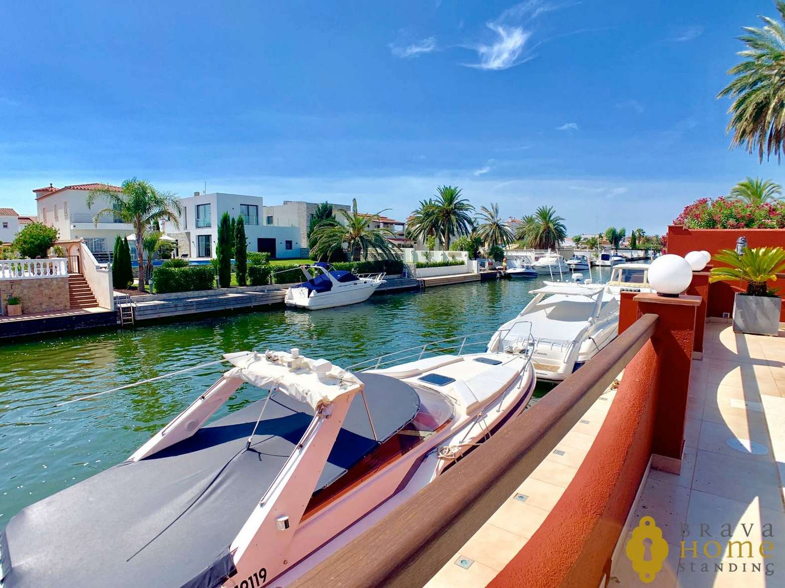 Magnificent villa with mooring on a wide canal and south oriented in Empuriabrava