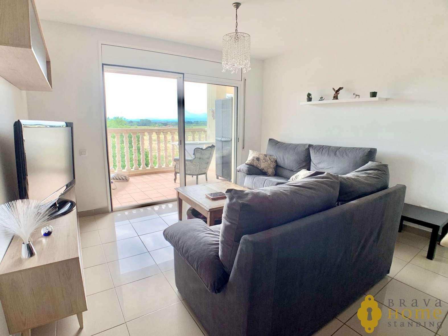 NICE 2 BEDROOM APARTMENT WITH POOL FOR SALE IN EMPURIABRAVA