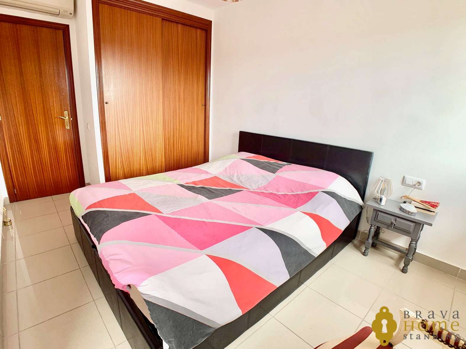 Bonito apartamento de 2 dormitorios con piscina en venta en Empuriabrava