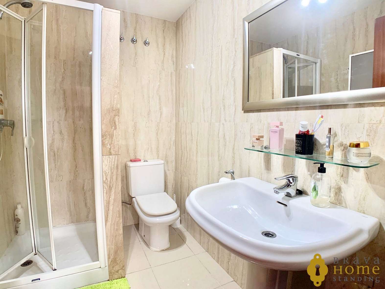 NICE 2 BEDROOM APARTMENT WITH POOL FOR SALE IN EMPURIABRAVA