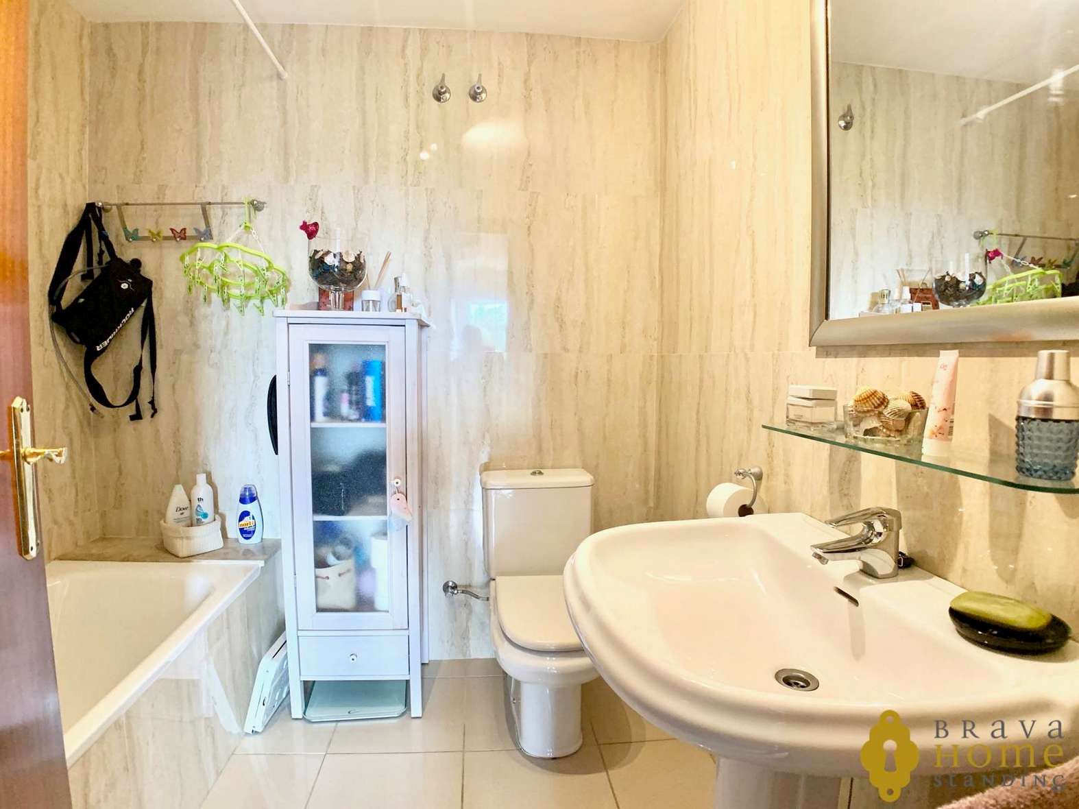 NICE 2 BEDROOM APARTMENT WITH POOL FOR SALE IN EMPURIABRAVA