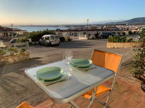 Sea view apartment near the center of Rosas for sale