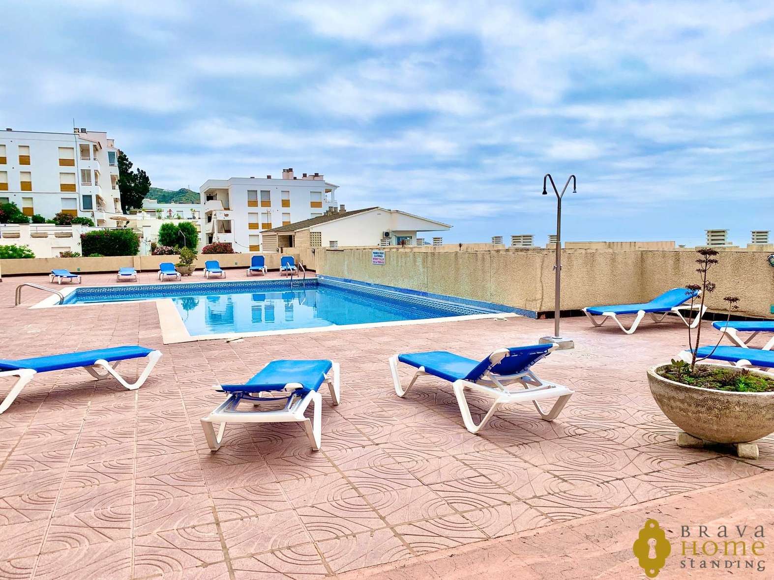 Beautiful top floor apartment with sea view and pool for sale in Rosas