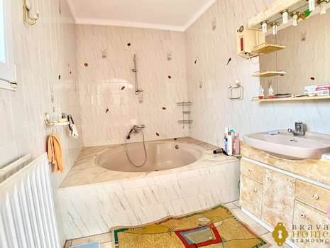 NICE HOUSE WITH POOL IN A QUIET AREA FOR SALES IN EMPURIABRAVA