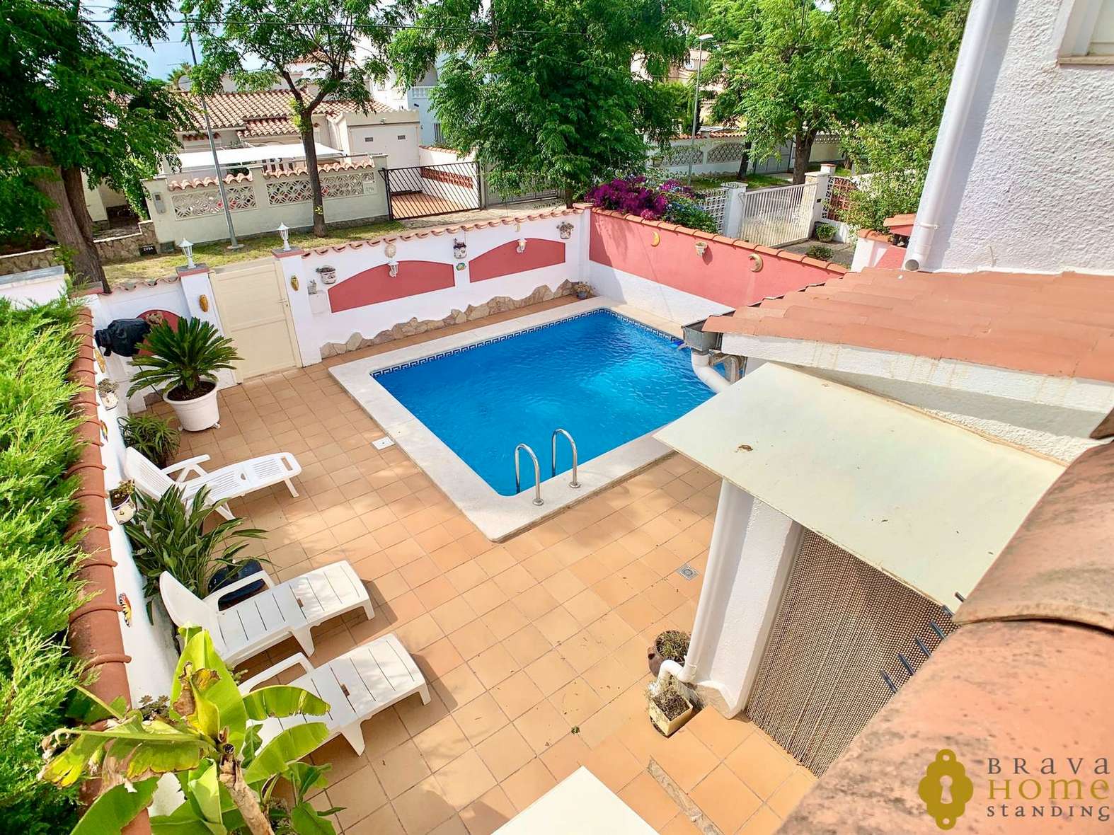 BONICA CASE AMB PISCINA EN UNA ZONA TRANQUIL EN VENDA A EMPURIABRAVA