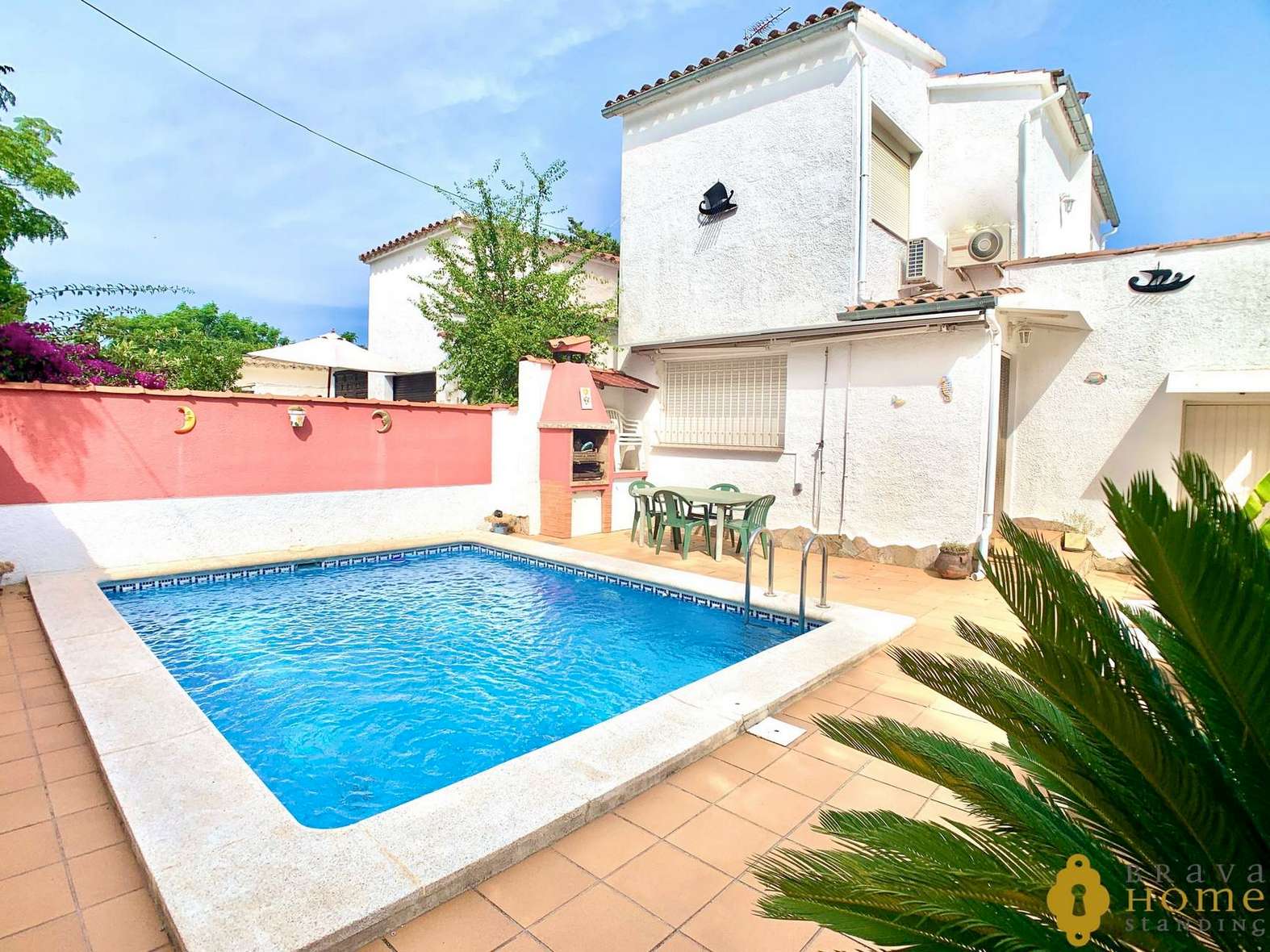 BONICA CASE AMB PISCINA EN UNA ZONA TRANQUIL EN VENDA A EMPURIABRAVA