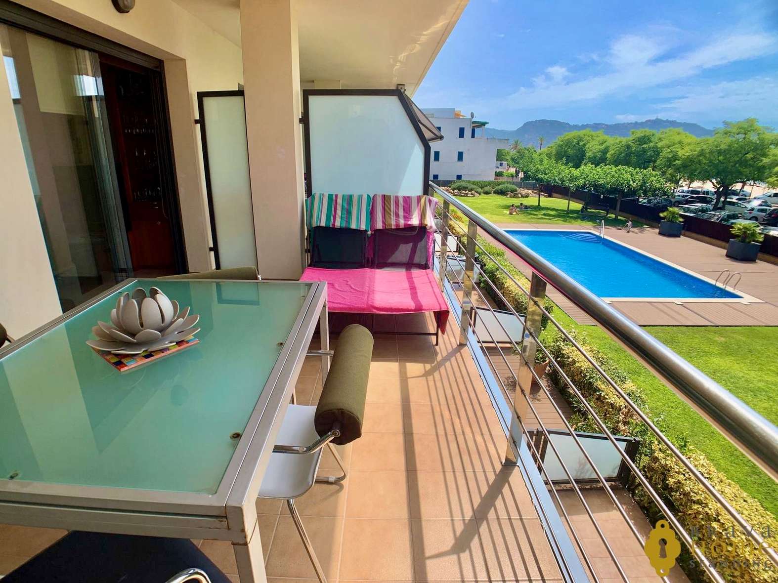 Espléndido apartamento en 1ª línea de mar con piscina en venta en Rosas - Salatar