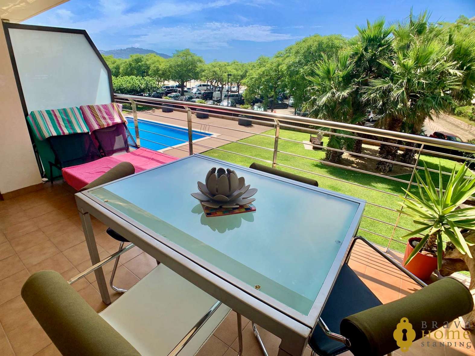 Espléndido apartamento en 1ª línea de mar con piscina en venta en Rosas - Salatar
