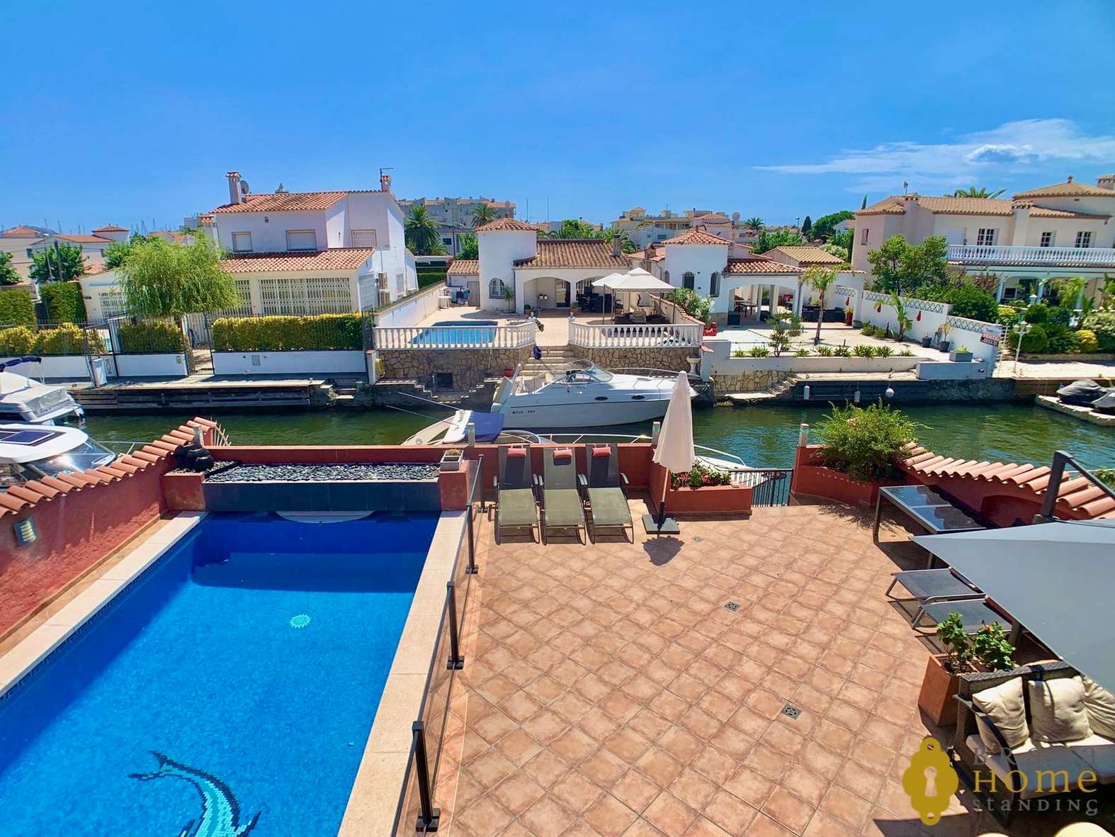 Magnífica casa con amarre de 12.5m orientada al sur en venta en Empuriabrava