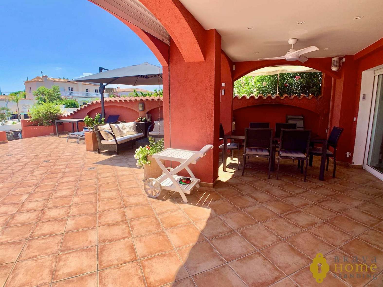 Magnífica casa con amarre de 12.5m orientada al sur en venta en Empuriabrava