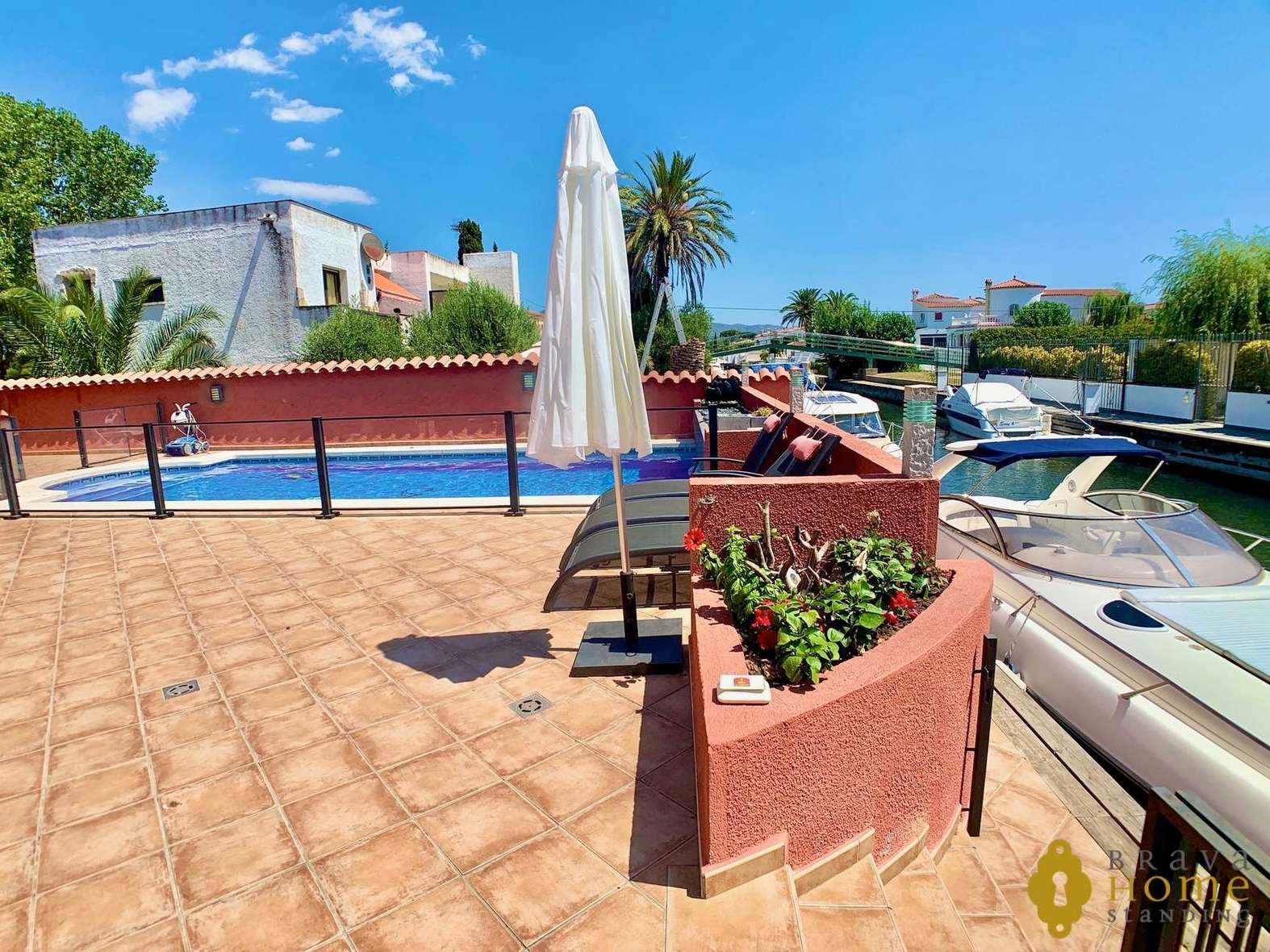 Superb south-facing house with 12,5m mooring for sale in Empuriabrava