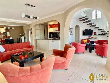 Superb south-facing house with 12,5m mooring for sale in Empuriabrava