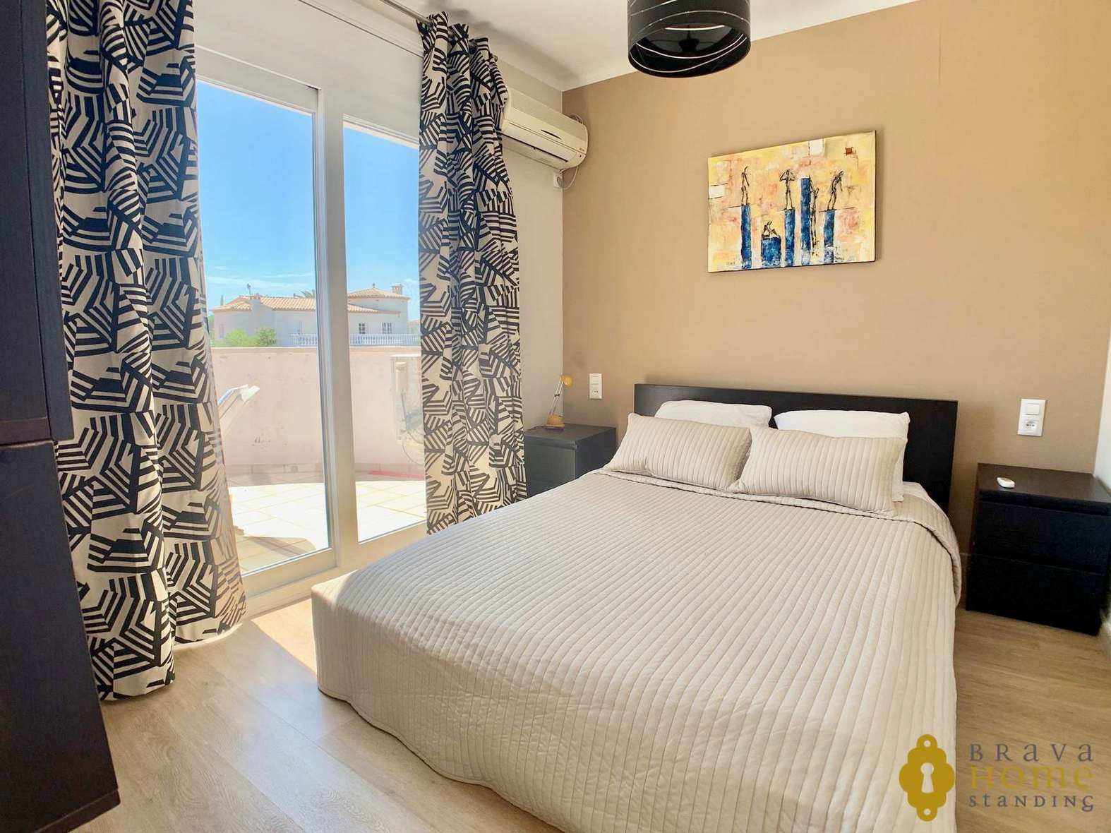 Magnífica casa con amarre de 12.5m orientada al sur en venta en Empuriabrava