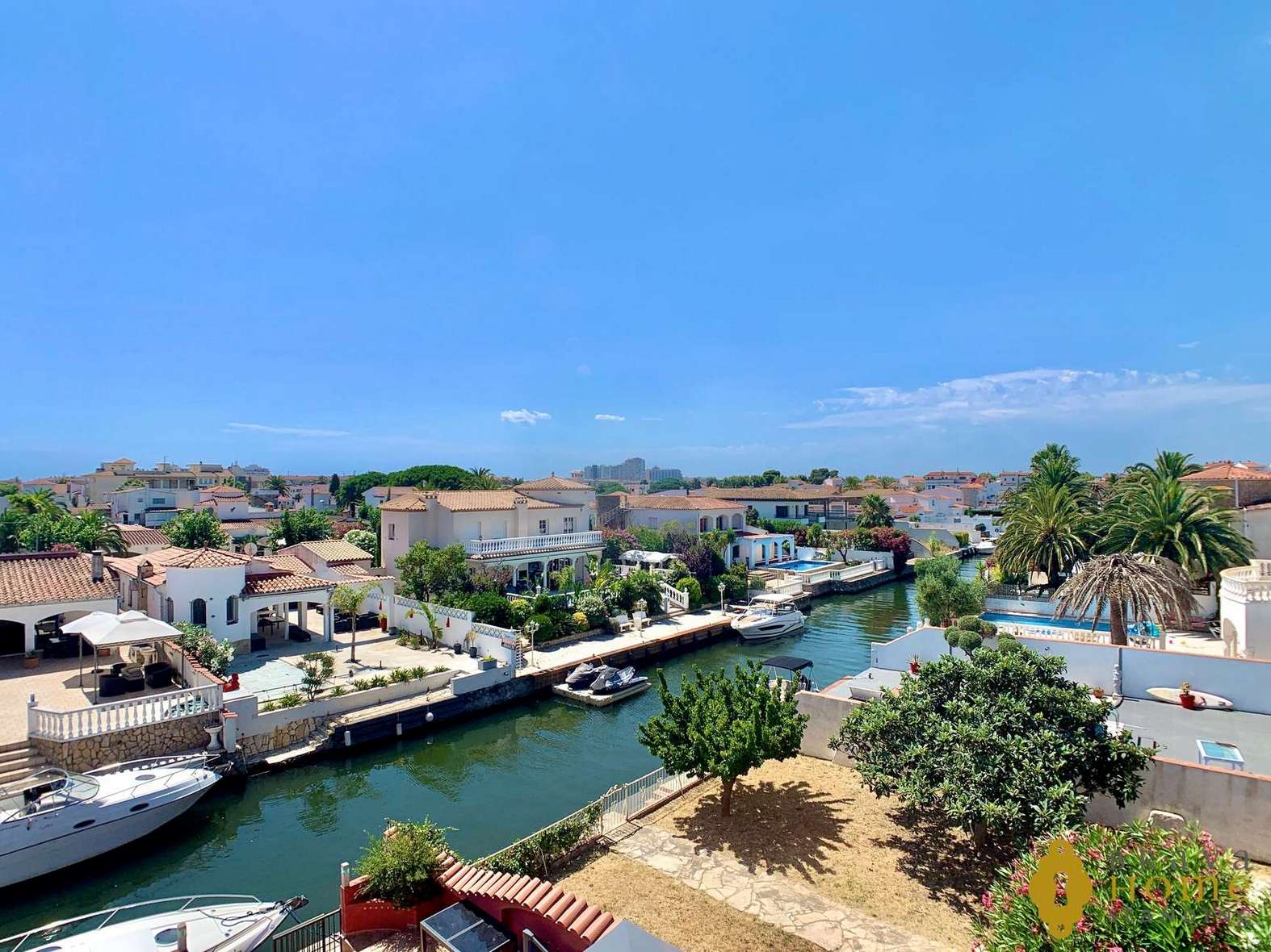 Superb south-facing house with 12,5m mooring for sale in Empuriabrava