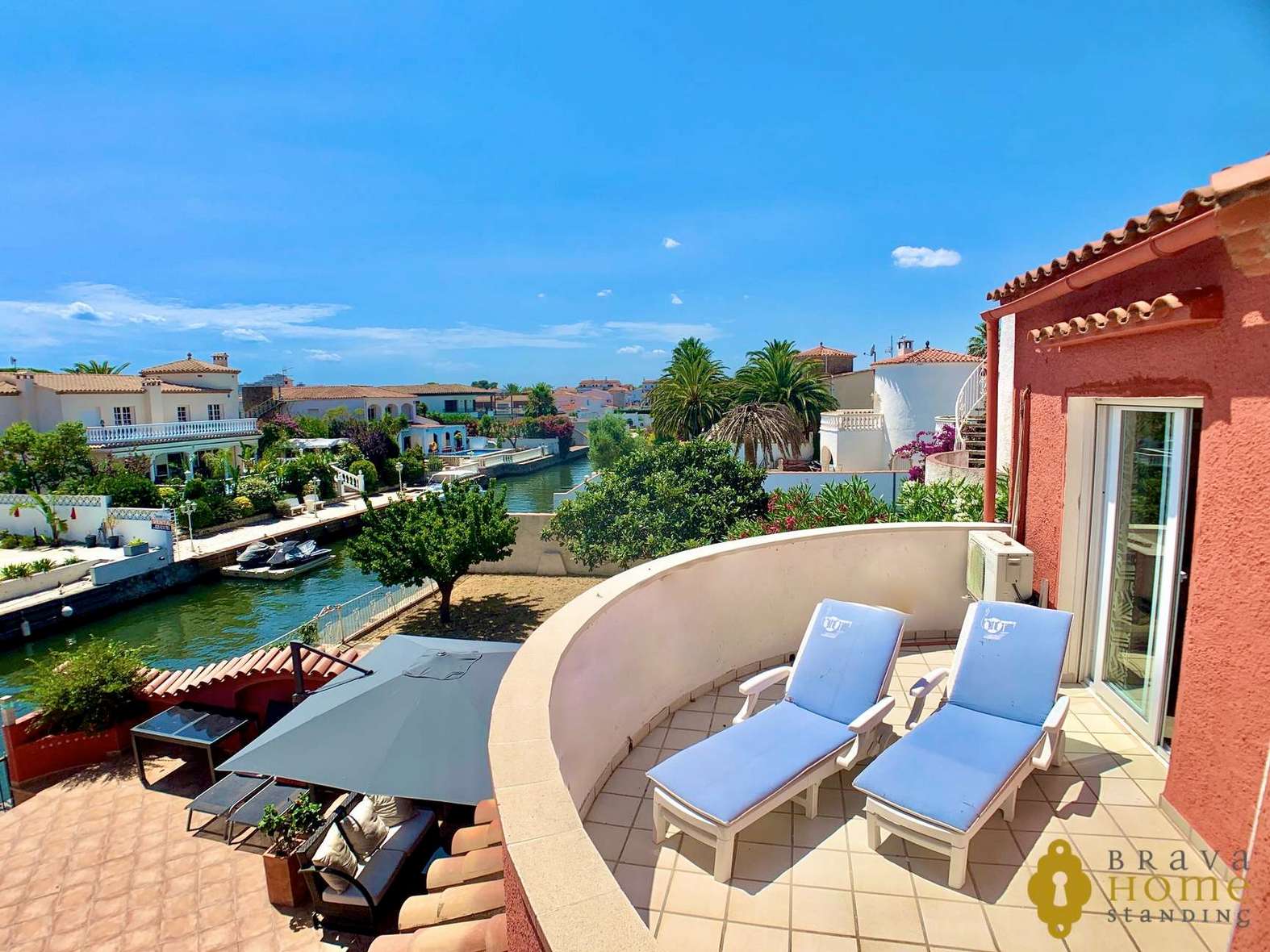 Superb south-facing house with 12,5m mooring for sale in Empuriabrava