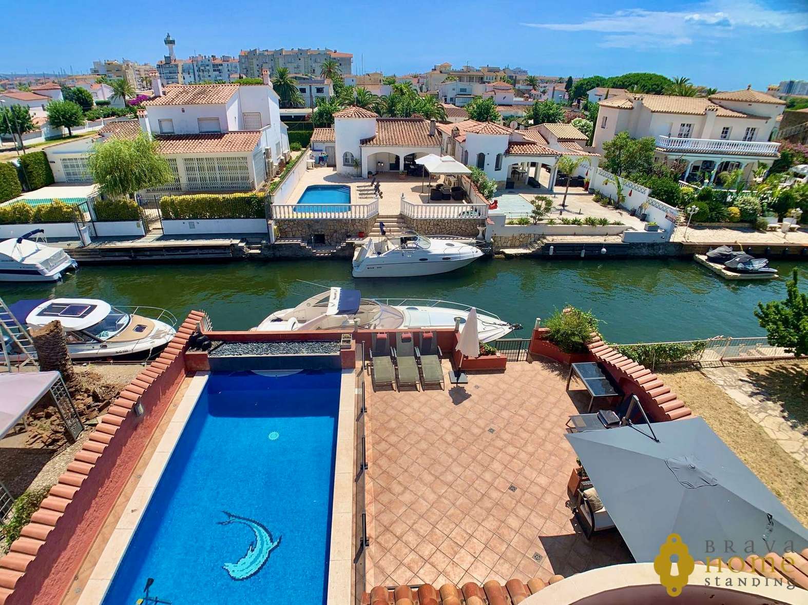 Superb south-facing house with 12,5m mooring for sale in Empuriabrava