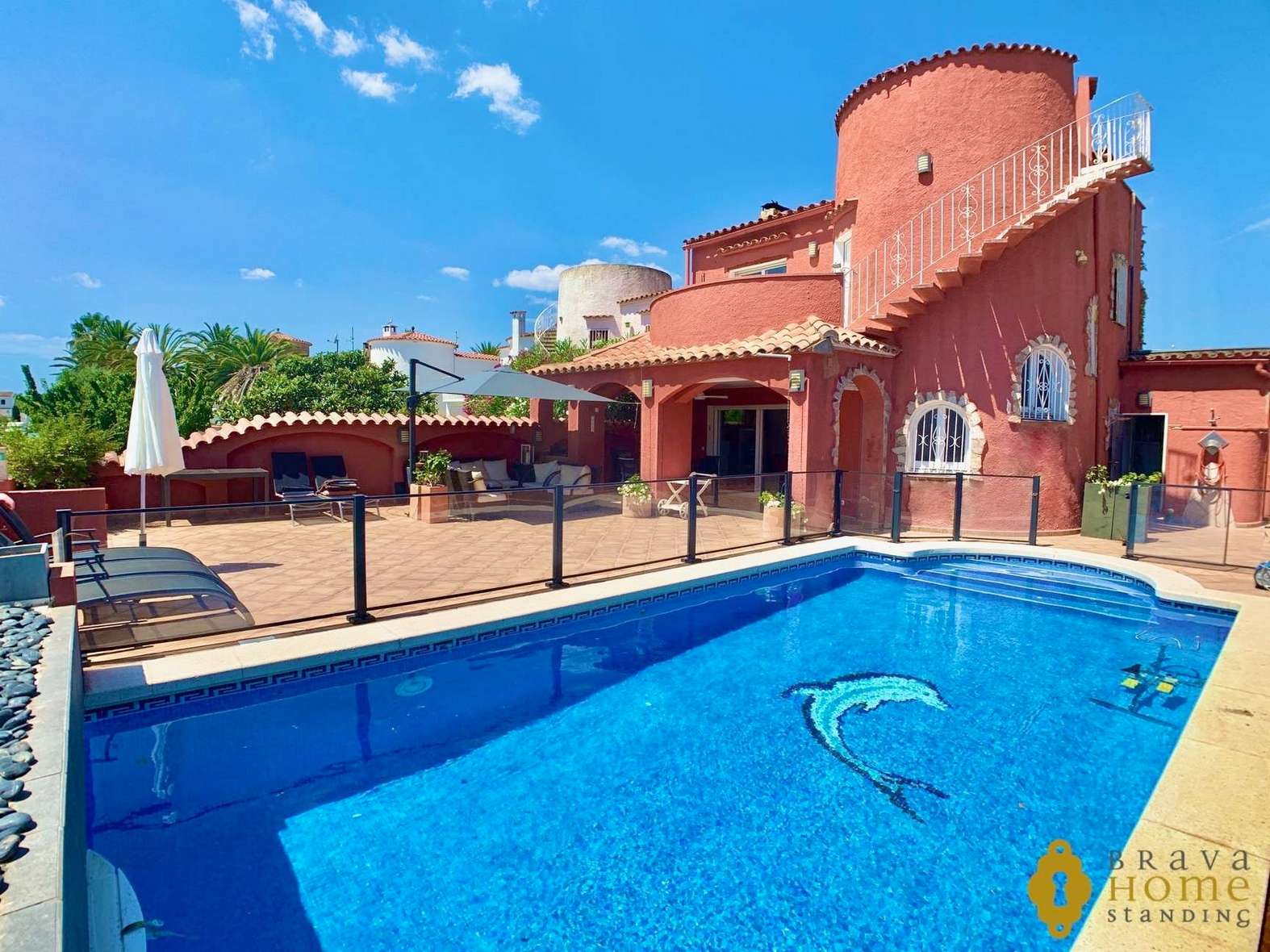 Superbe villa avec amarre de 12,5m orientée sud en vente à Empuriabrava