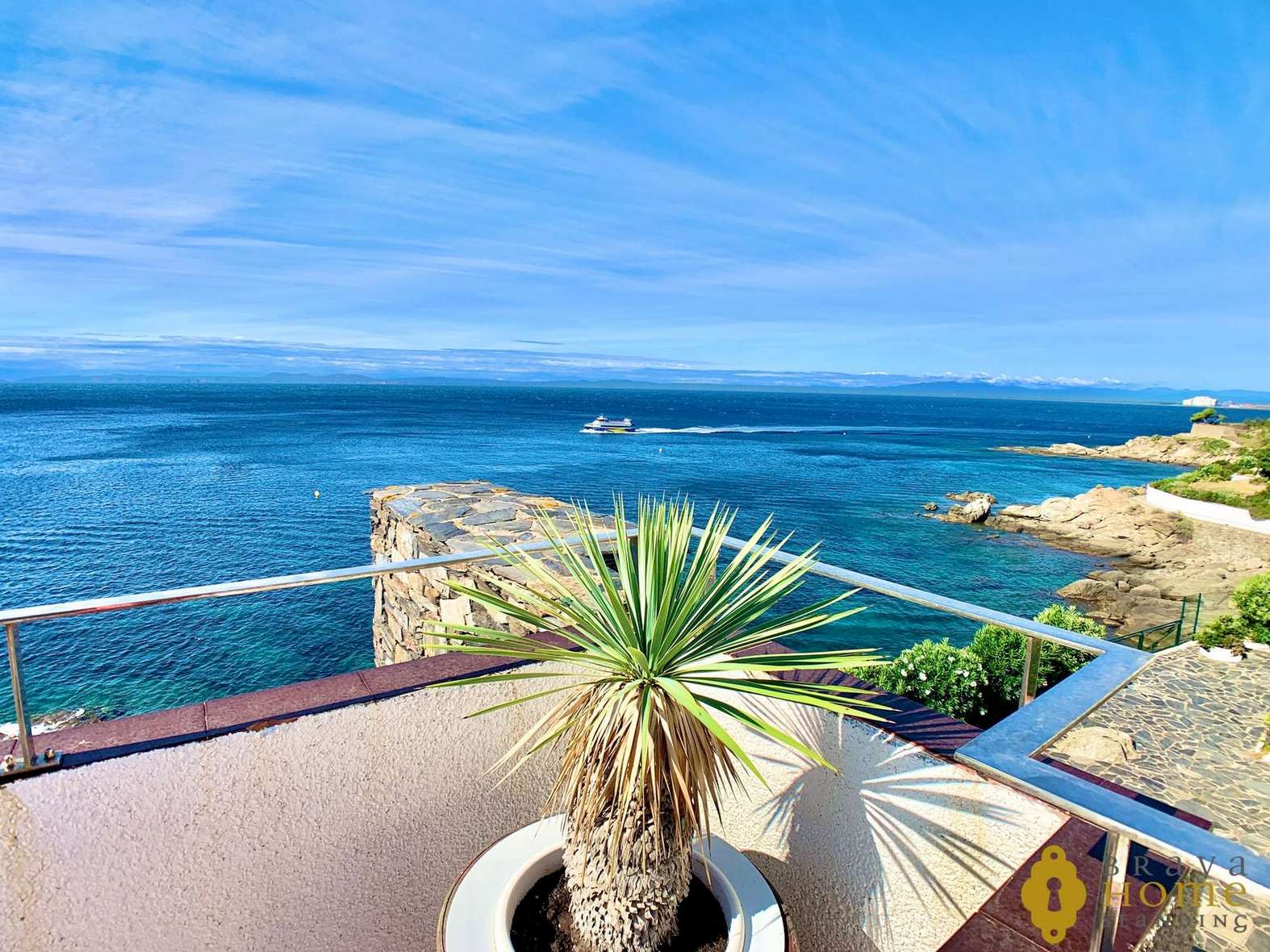 Superbe penthouse en première ligne de mer avec piscine en vente à Rosas