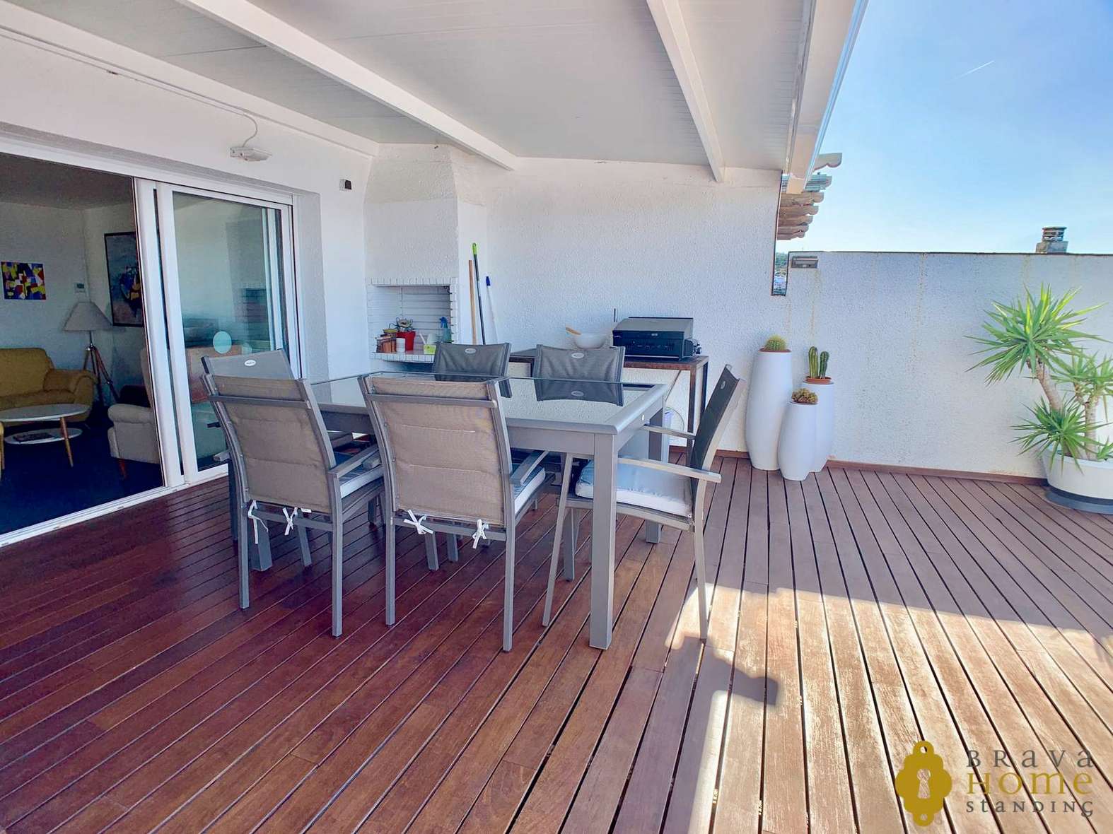 Beautiful penthouse in 1st line of sea with pool for sale in Rosas