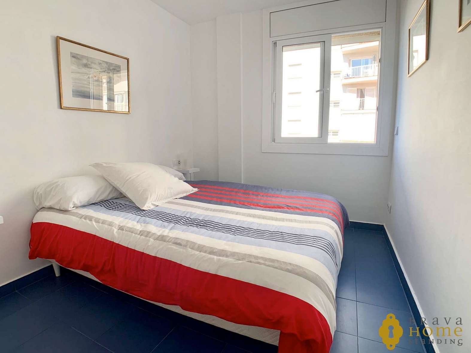 Magnífic àtic a 1era línia de mar amb piscina en venda a Roses