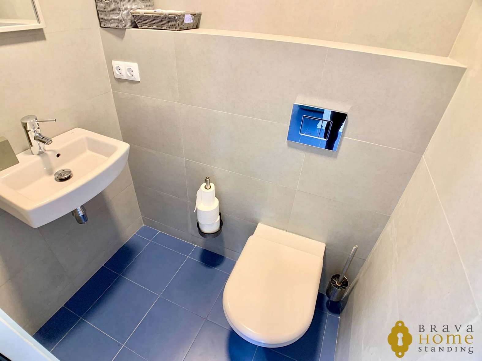 Magnífic àtic a 1era línia de mar amb piscina en venda a Roses