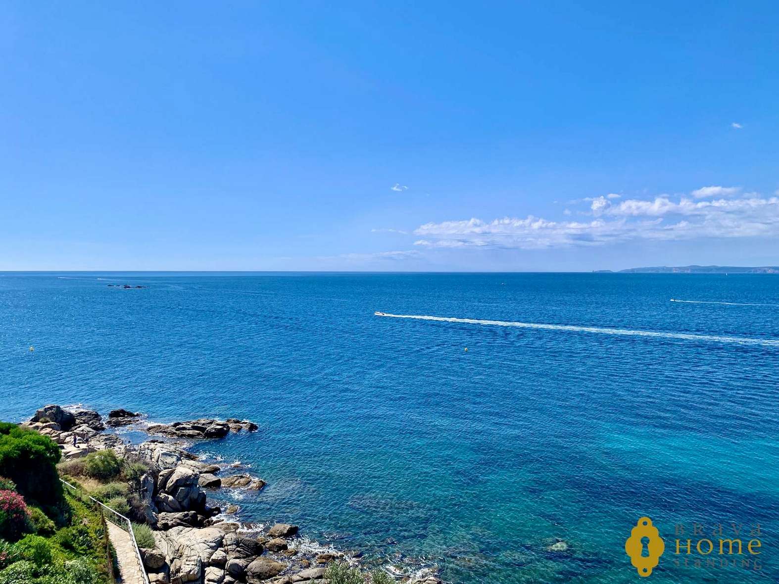 Magnífic àtic a 1era línia de mar amb piscina en venda a Roses