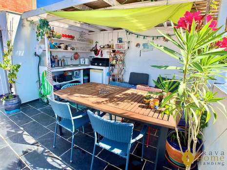 Beautiful townhouse at just 200m from the beach for sale in Rosas