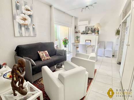Beautiful apartment close to the beach for sale in Empuriabrava